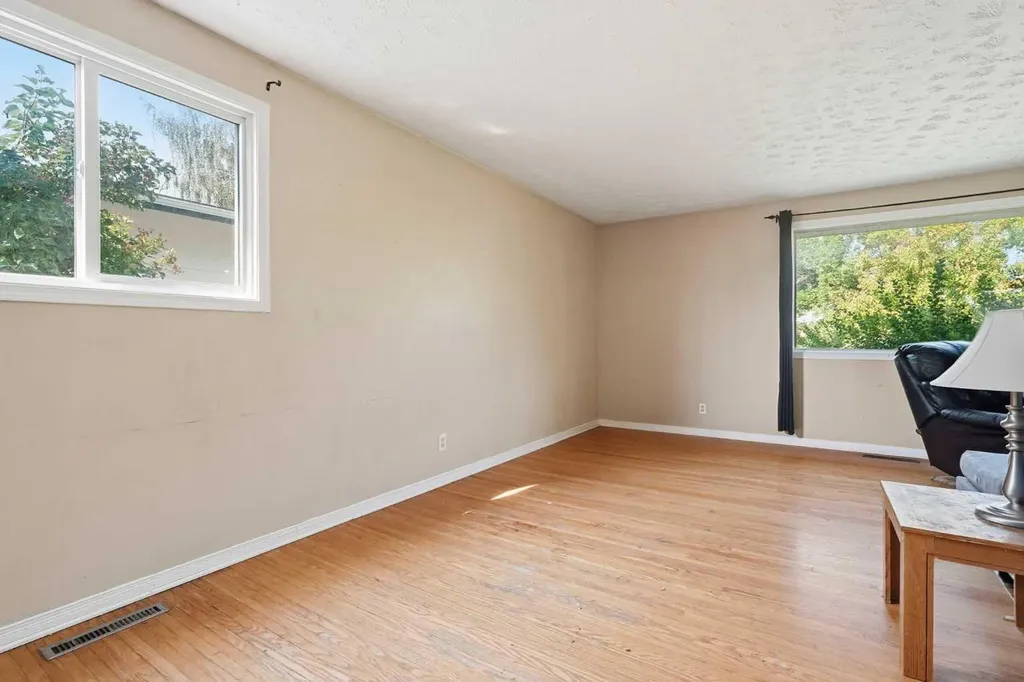 9032 Fairmount Drive SE Calgary AB T2H0Z5