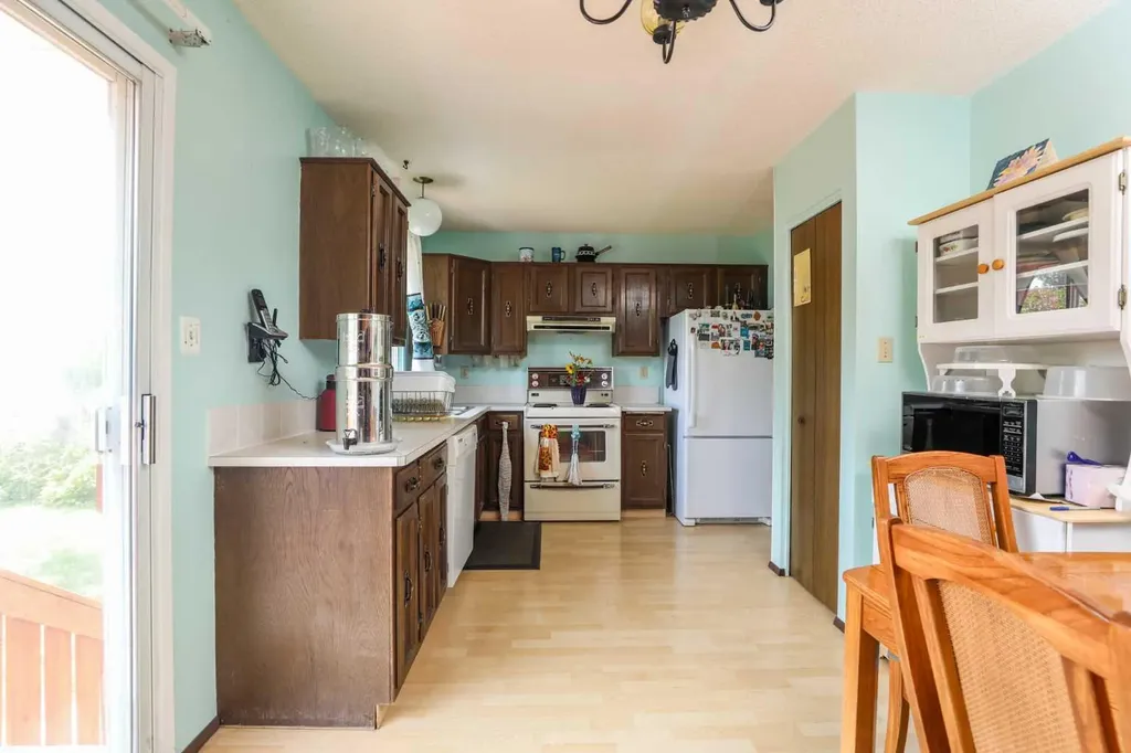 1031 Cameron Road S Lethbridge AB T1K 4K6