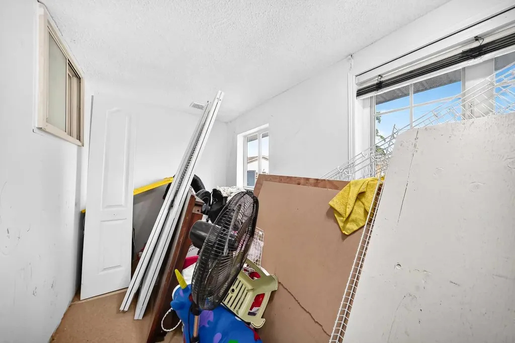 6016 18 Avenue NE Calgary AB T1Y 1P1