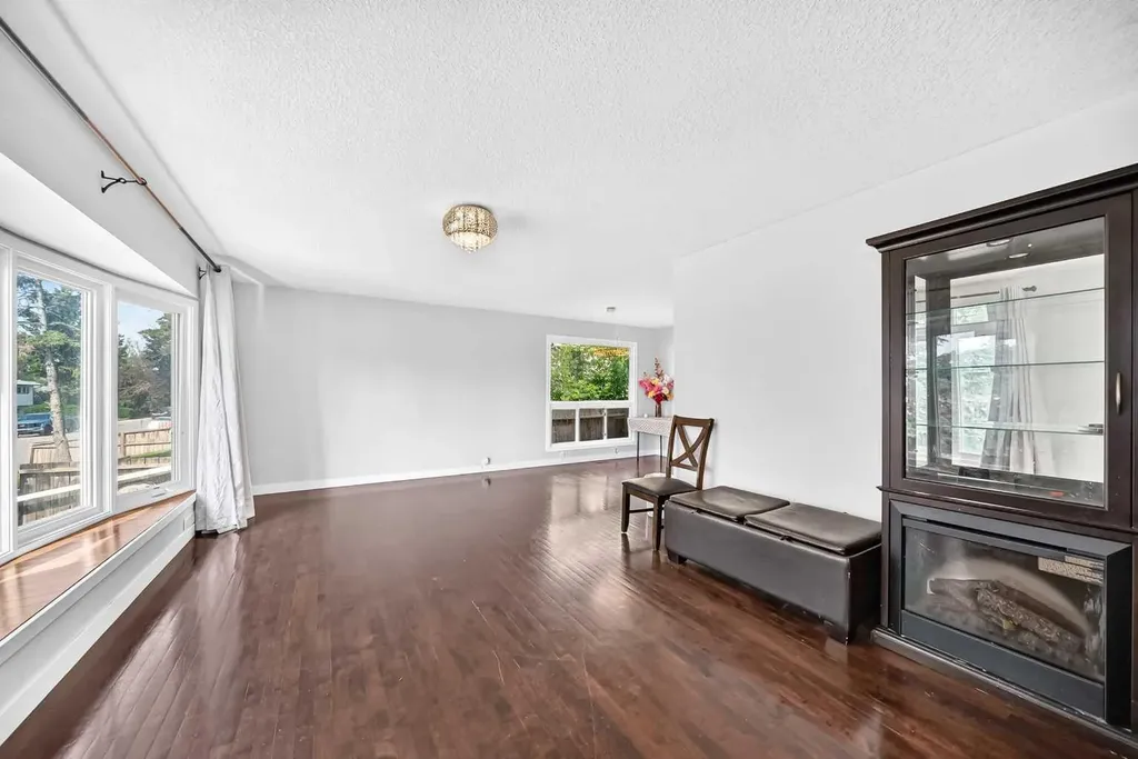 6016 18 Avenue NE Calgary AB T1Y 1P1