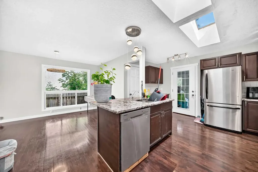 6016 18 Avenue NE Calgary AB T1Y 1P1