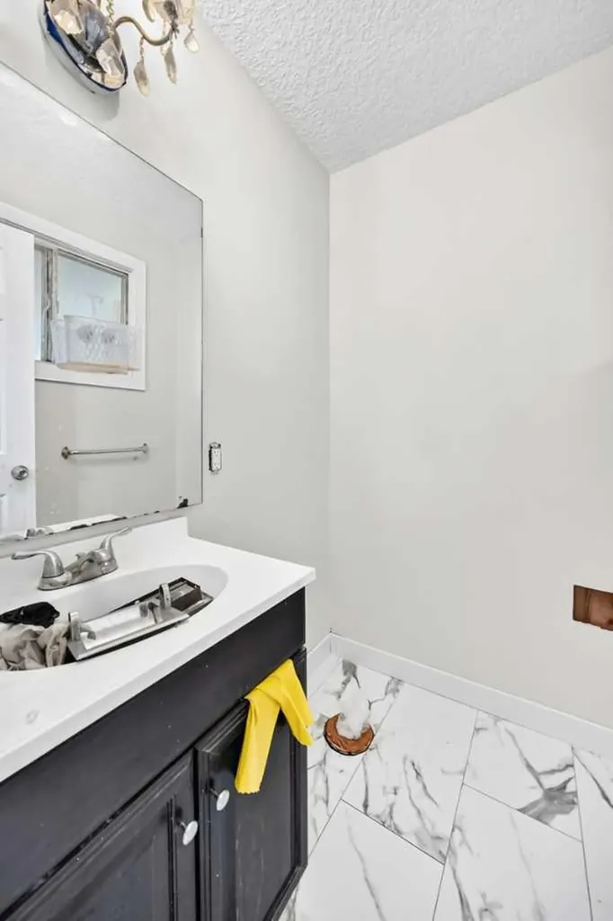 6016 18 Avenue NE Calgary AB T1Y 1P1