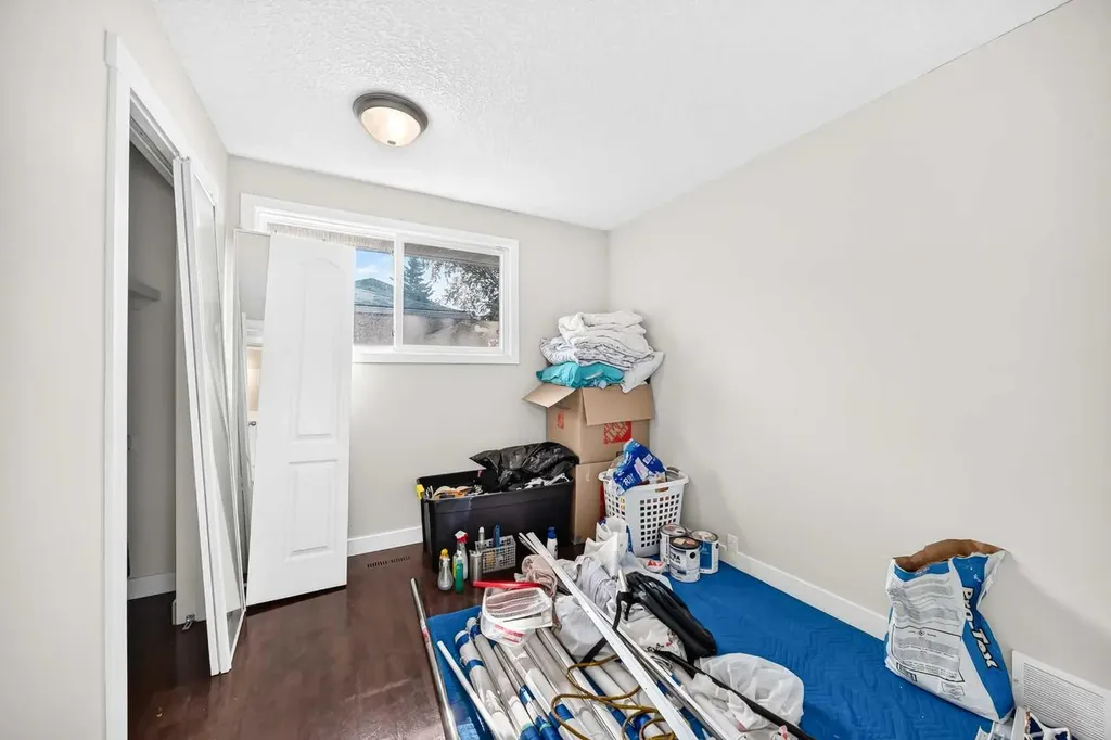 6016 18 Avenue NE Calgary AB T1Y 1P1
