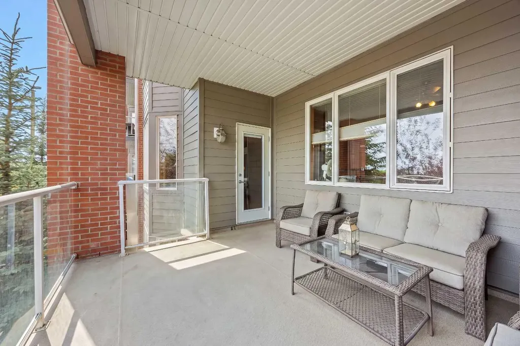 15 Everstone Drive SW Calgary AB T2Y5B5