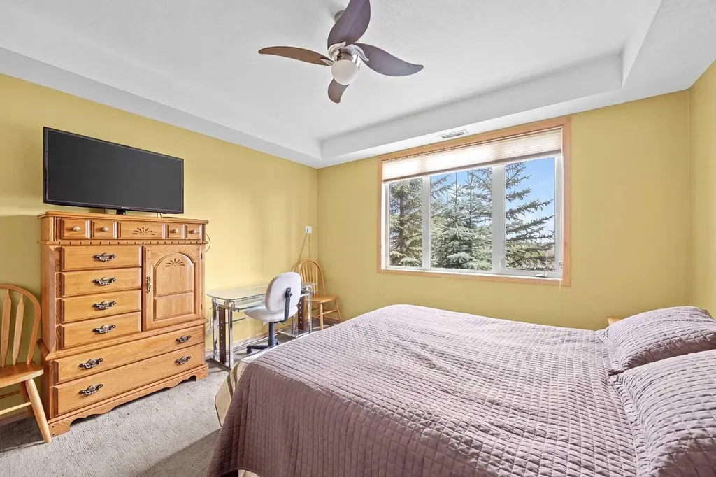 15 Everstone Drive SW Calgary AB T2Y5B5