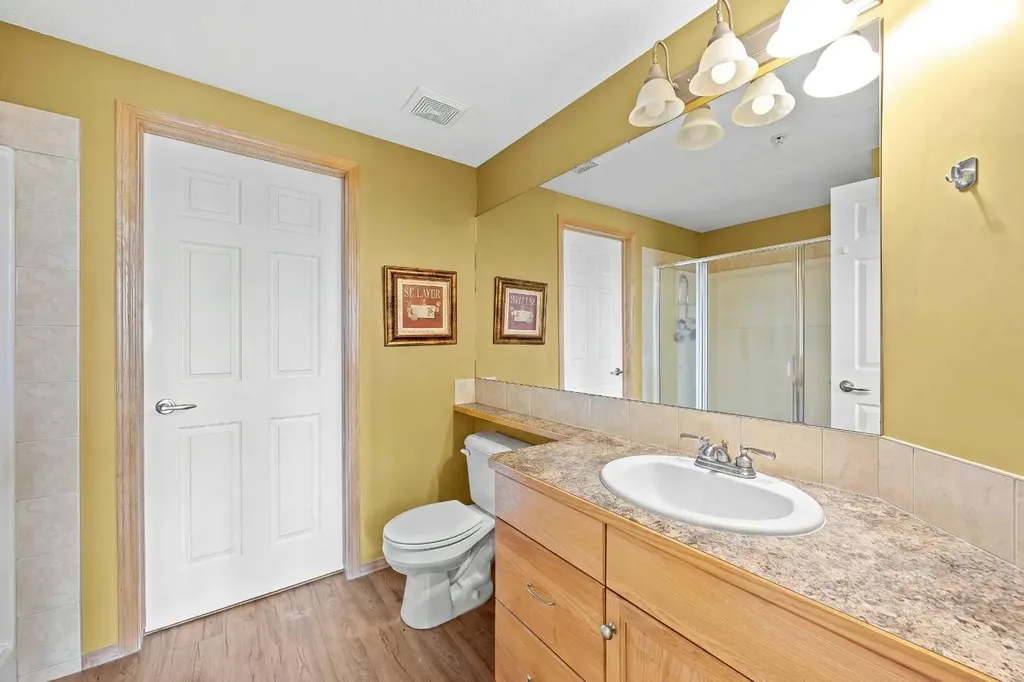 15 Everstone Drive SW Calgary AB T2Y5B5