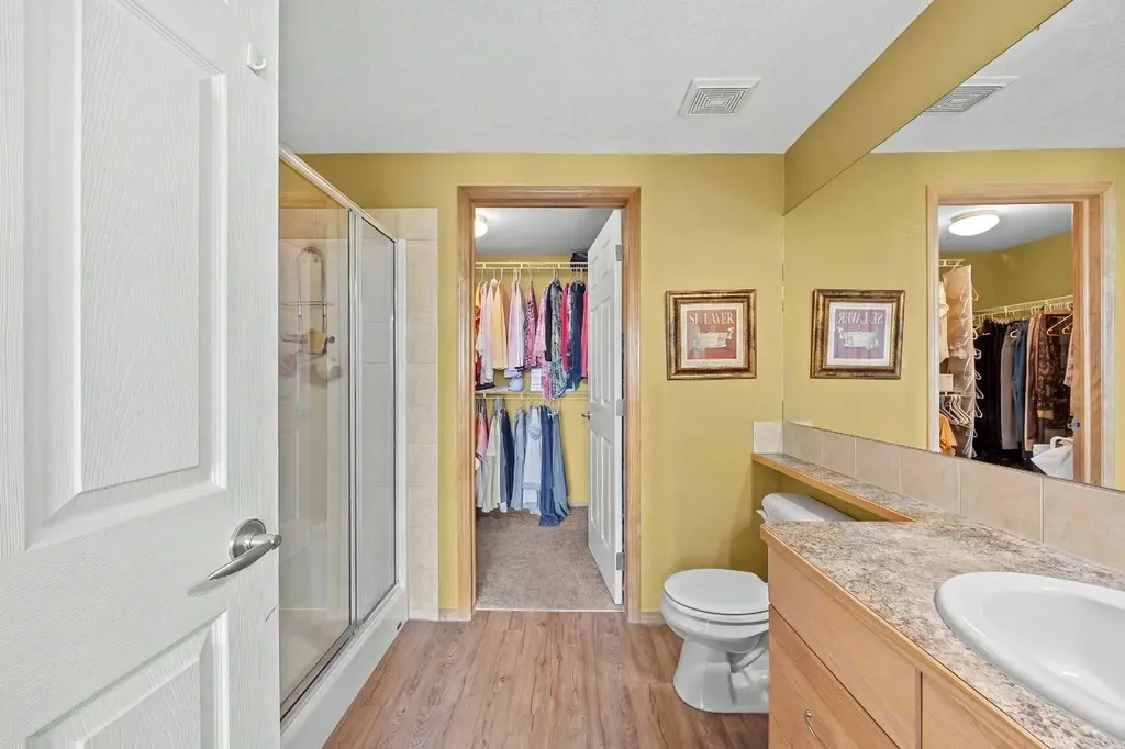 15 Everstone Drive SW Calgary AB T2Y5B5