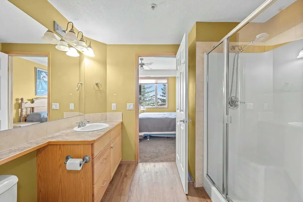 15 Everstone Drive SW Calgary AB T2Y5B5