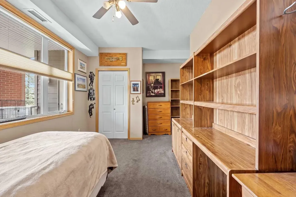 15 Everstone Drive SW Calgary AB T2Y5B5