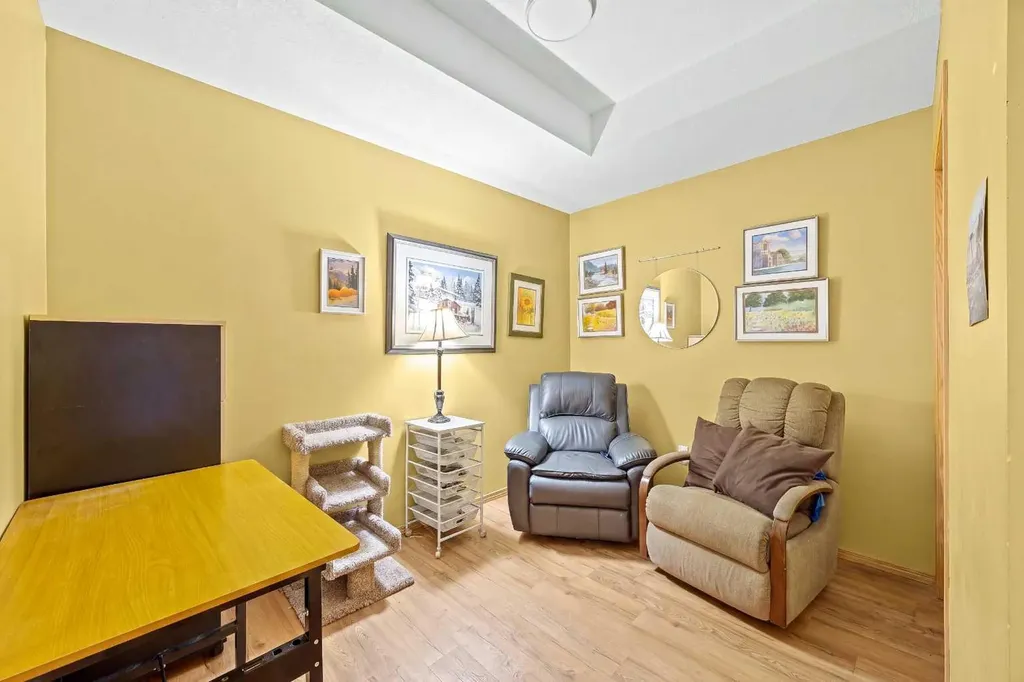 15 Everstone Drive SW Calgary AB T2Y5B5