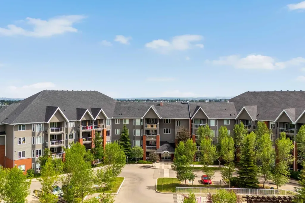 15 Everstone Drive SW Calgary AB T2Y5B5