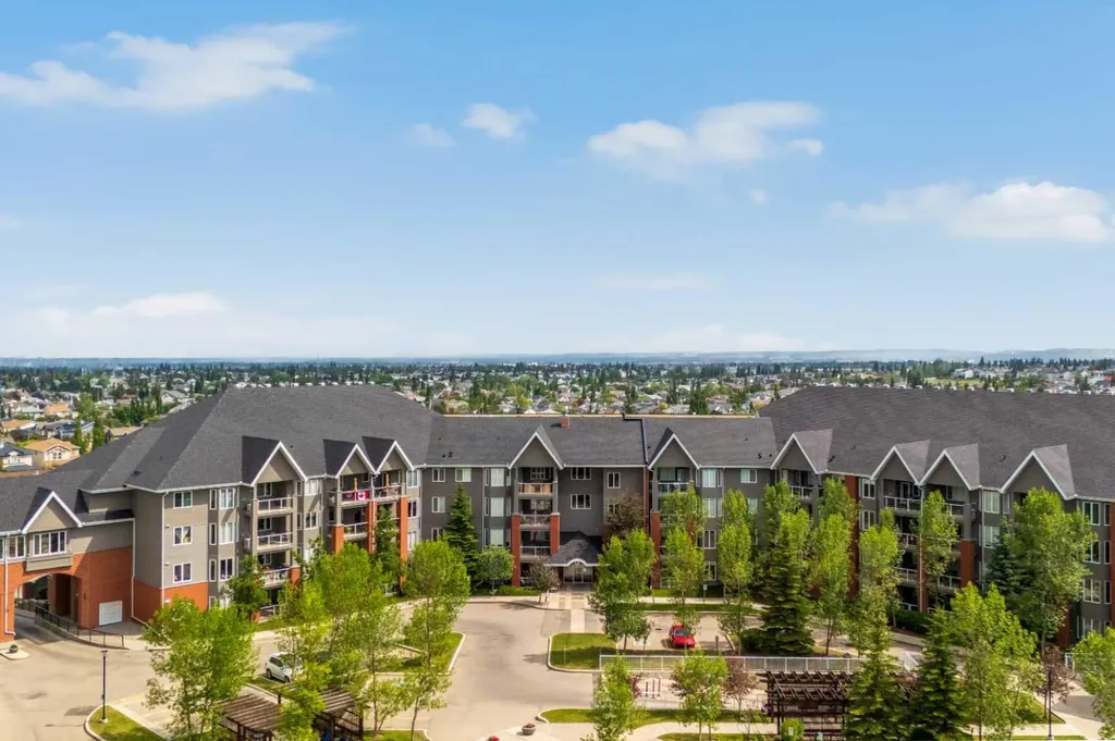 15 Everstone Drive SW Calgary AB T2Y5B5