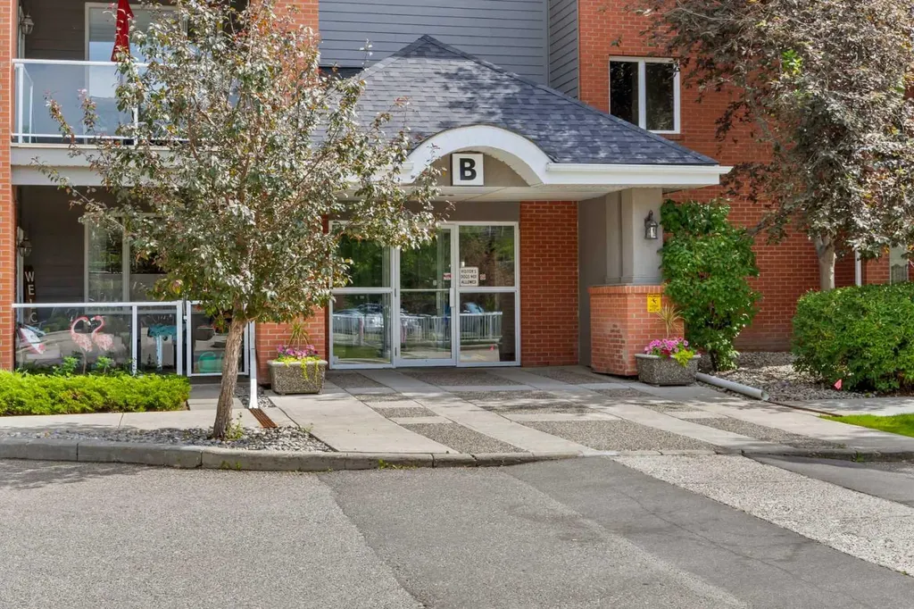 15 Everstone Drive SW Calgary AB T2Y5B5