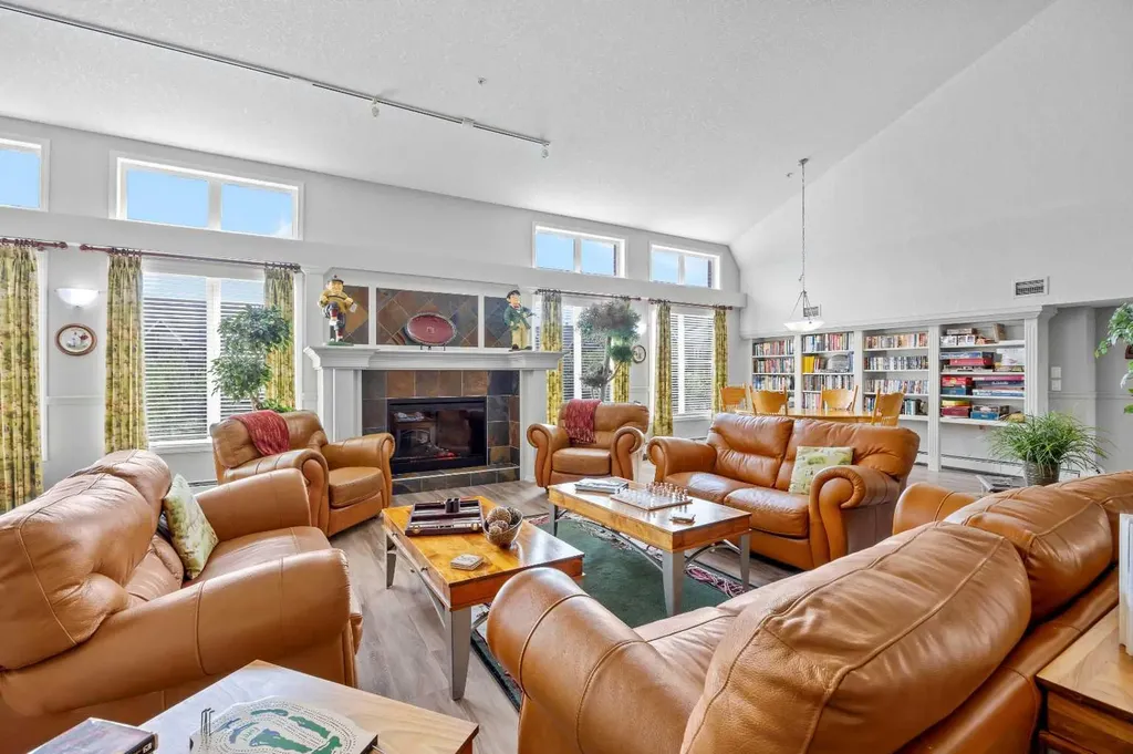 15 Everstone Drive SW Calgary AB T2Y5B5
