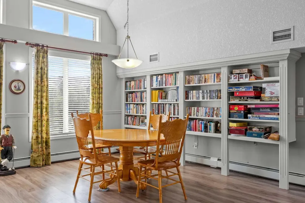 15 Everstone Drive SW Calgary AB T2Y5B5
