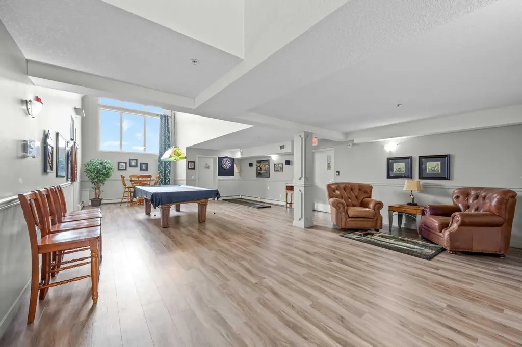 15 Everstone Drive SW Calgary AB T2Y5B5