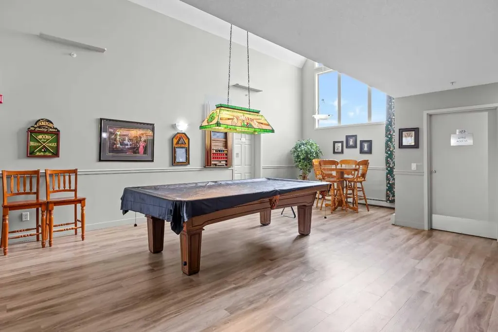 15 Everstone Drive SW Calgary AB T2Y5B5