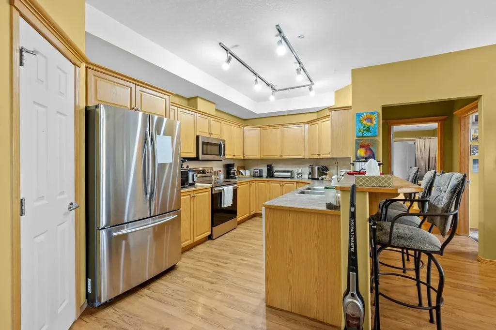 15 Everstone Drive SW Calgary AB T2Y5B5