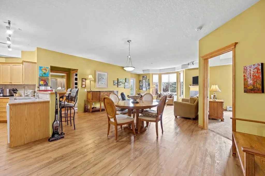 15 Everstone Drive SW Calgary AB T2Y5B5