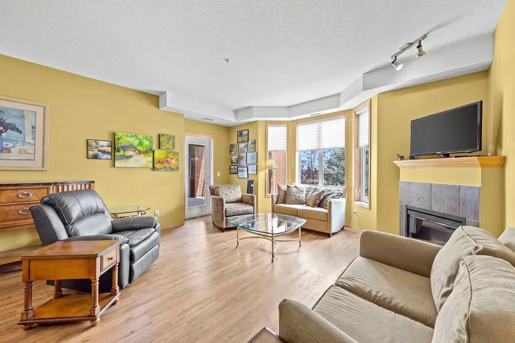 15 Everstone Drive SW Calgary AB T2Y5B5