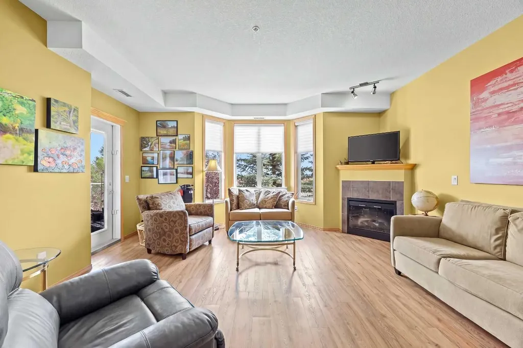 15 Everstone Drive SW Calgary AB T2Y5B5