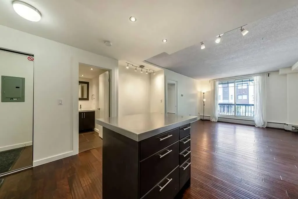 1301 17 Avenue NW Calgary AB T2M 0R2