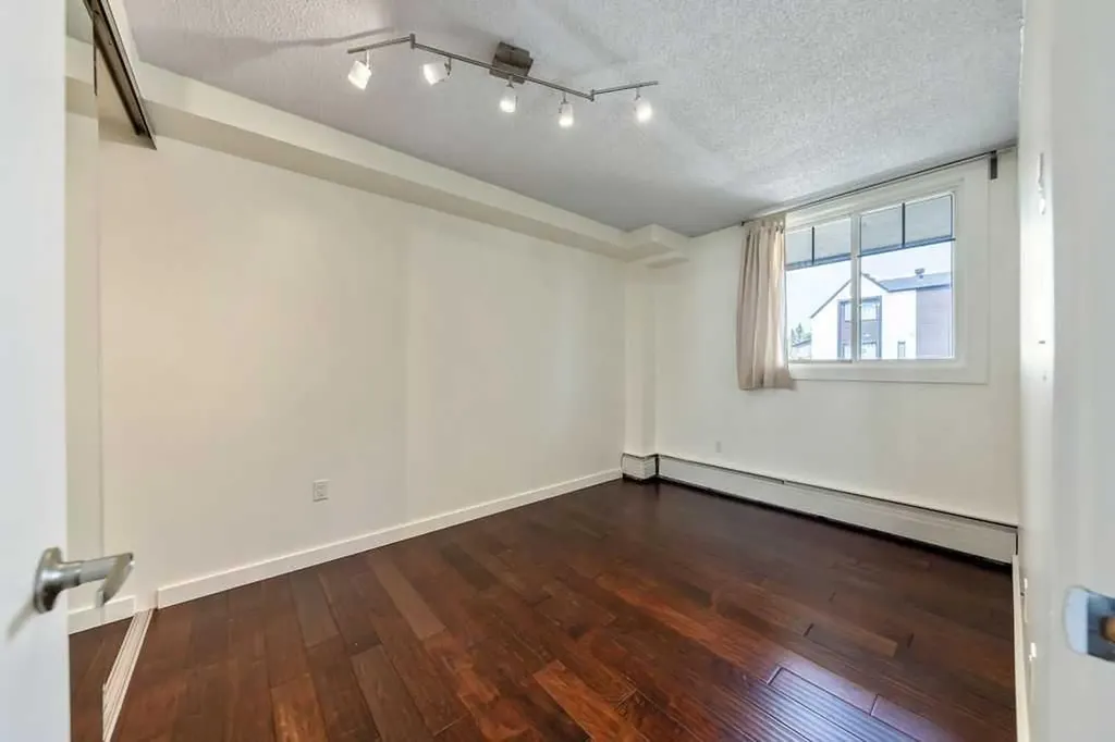 1301 17 Avenue NW Calgary AB T2M 0R2
