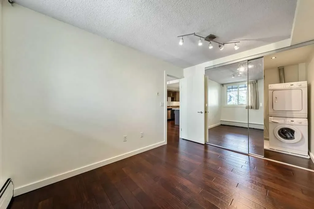 1301 17 Avenue NW Calgary AB T2M 0R2