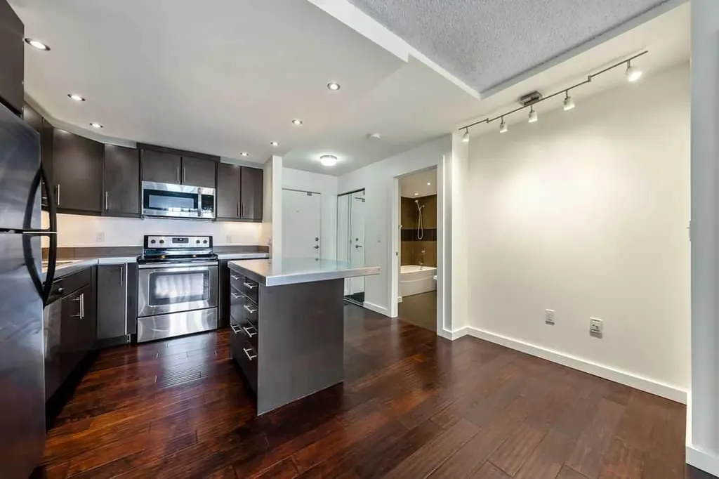 1301 17 Avenue NW Calgary AB T2M 0R2