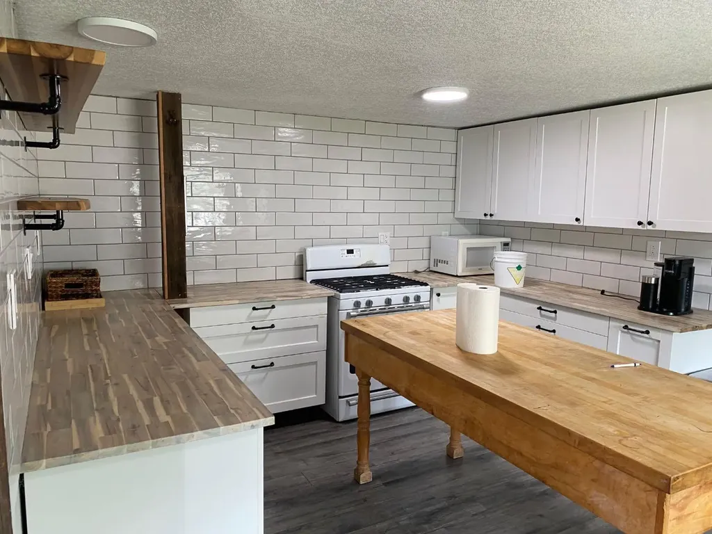 305 Minnewaukan Road Tillicum Beach AB T4V 2M9