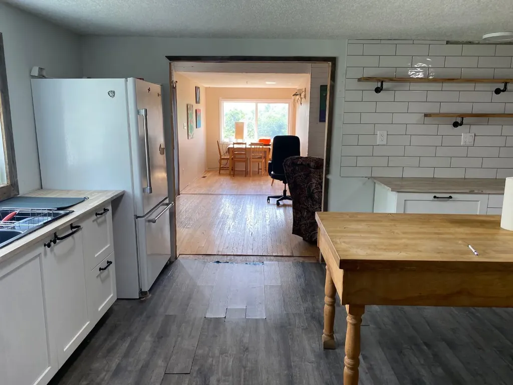 305 Minnewaukan Road Tillicum Beach AB T4V 2M9