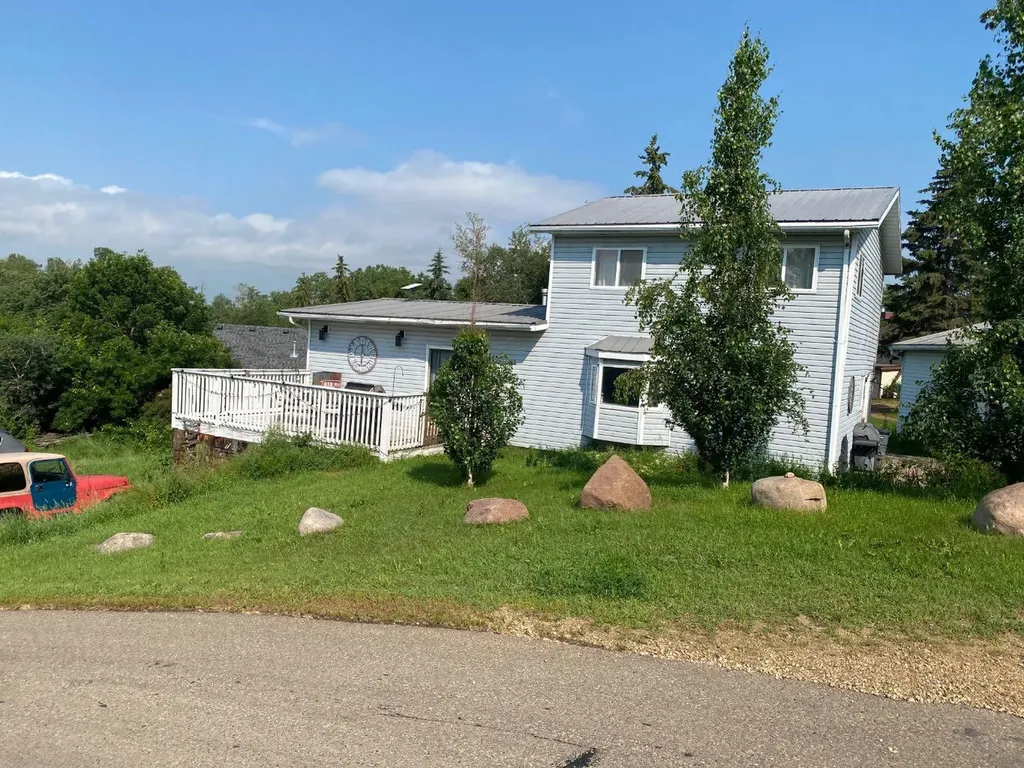 305 Minnewaukan Road Tillicum Beach AB T4V 2M9
