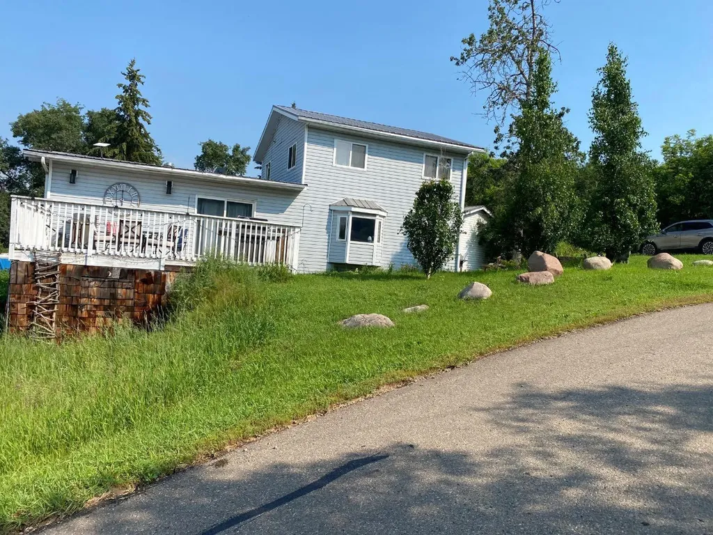 305 Minnewaukan Road Tillicum Beach AB T4V 2M9