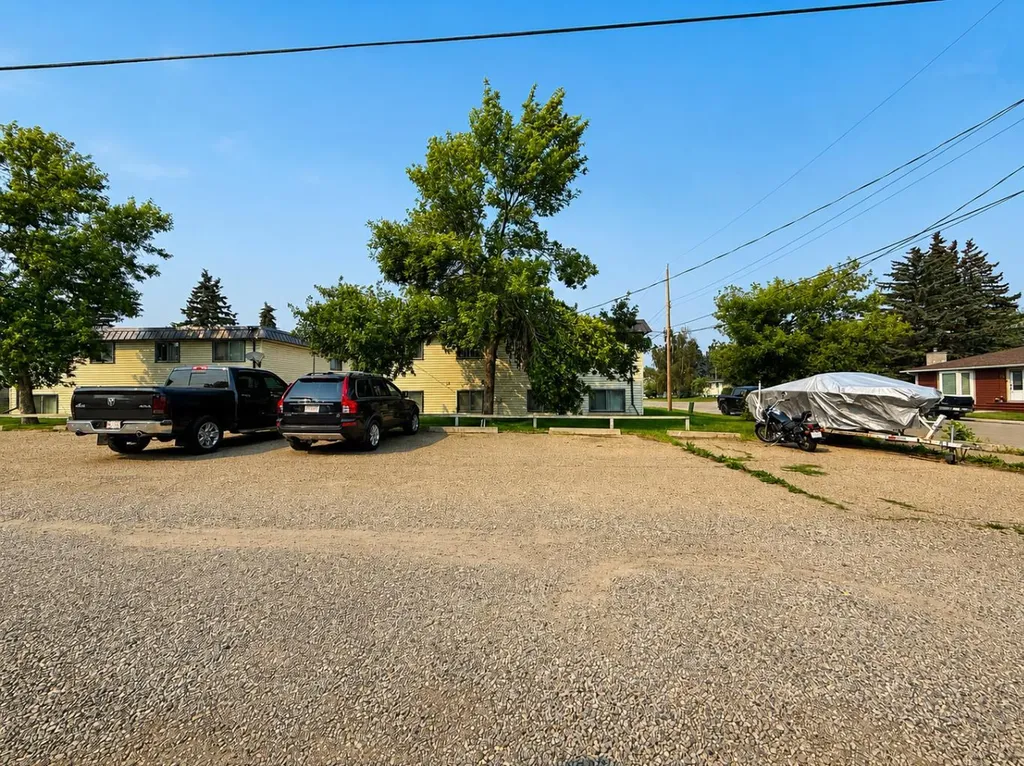 4801, 4805 52 Street Olds AB T4H 1G2