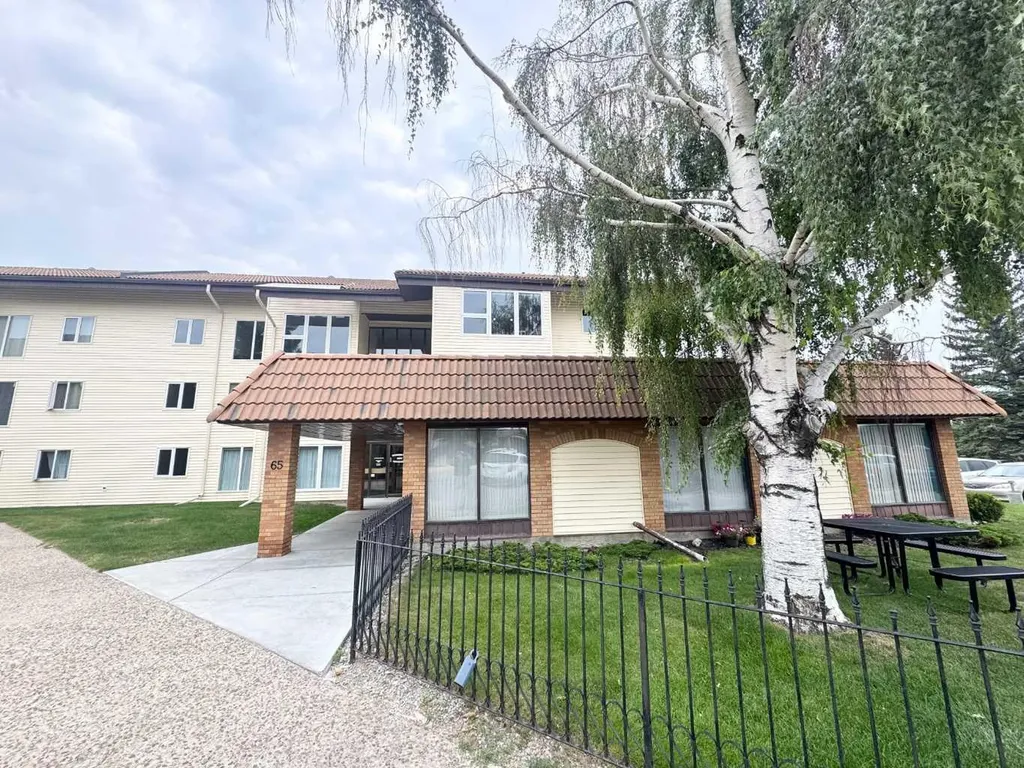 65 Temple Boulevard W Lethbridge AB T1K 5M2