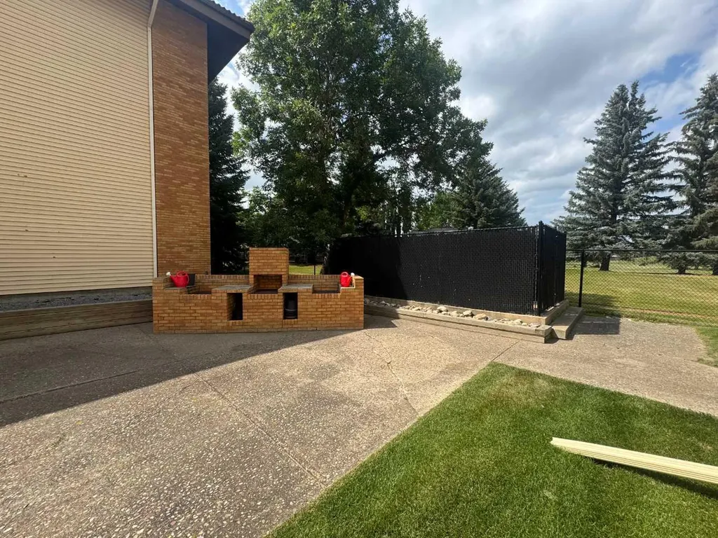 65 Temple Boulevard W Lethbridge AB T1K 5M2