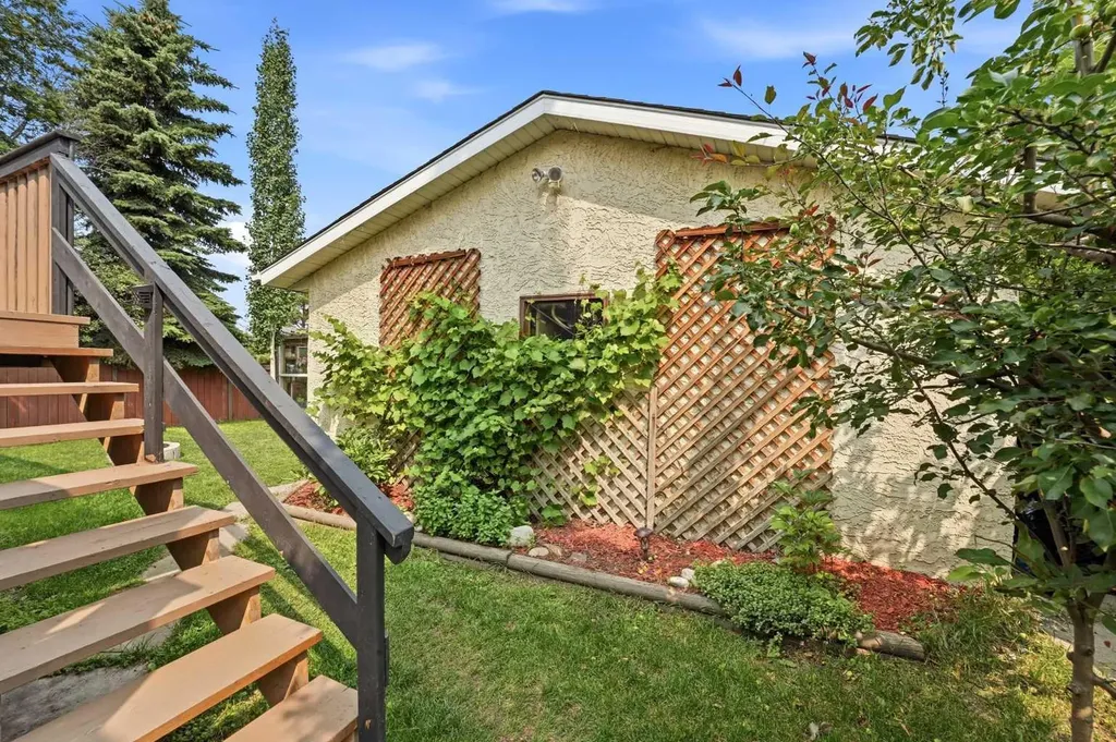 149 Mcdougall Crescent Red Deer AB T4R 1T2