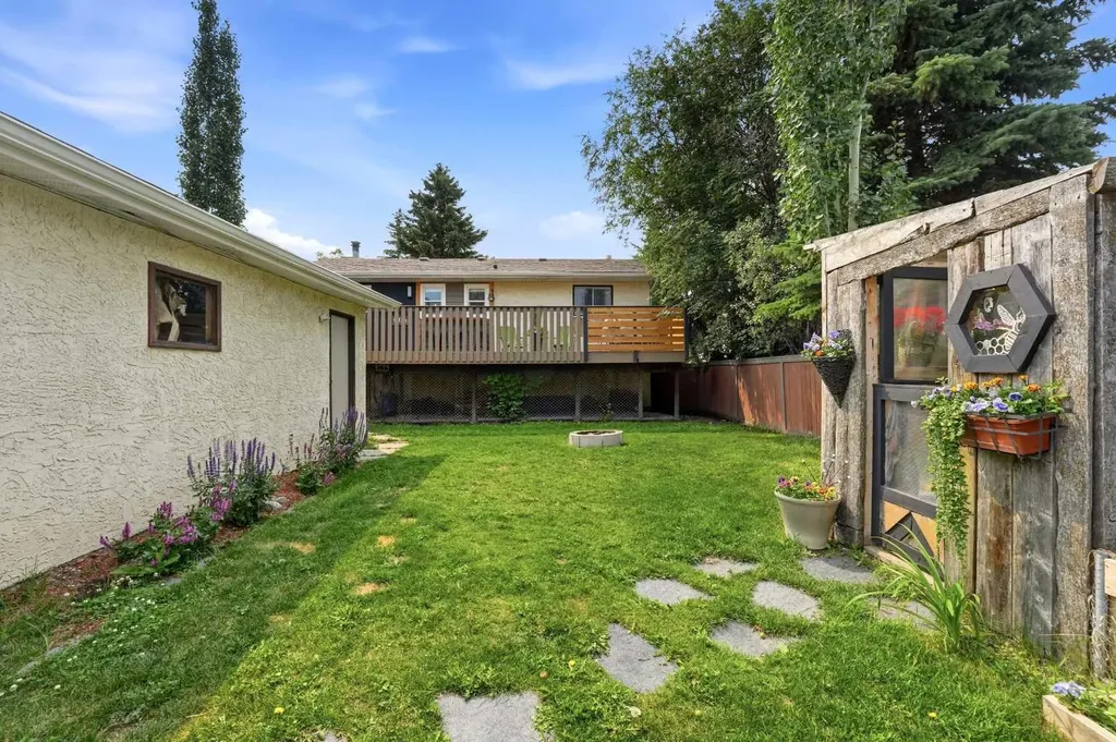 149 Mcdougall Crescent Red Deer AB T4R 1T2