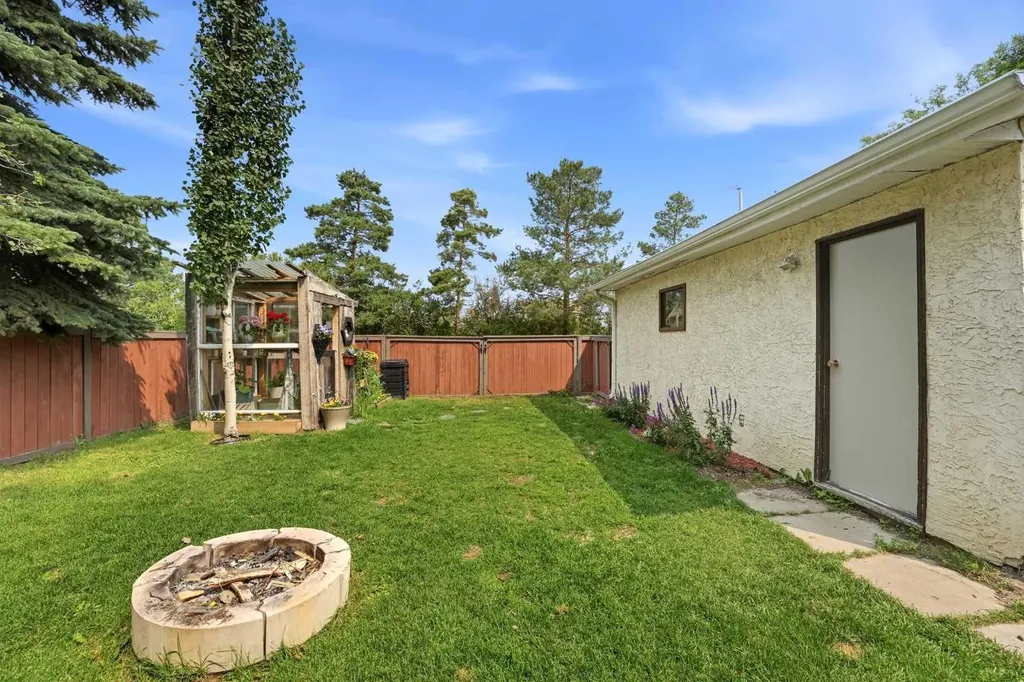 149 Mcdougall Crescent Red Deer AB T4R 1T2