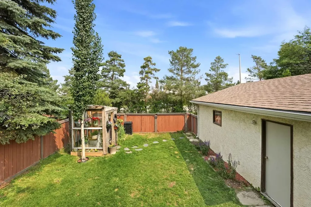 149 Mcdougall Crescent Red Deer AB T4R 1T2