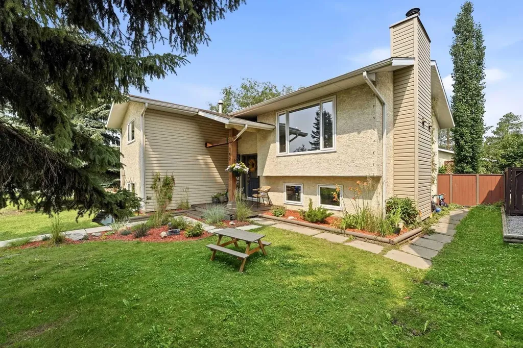 149 Mcdougall Crescent Red Deer AB T4R 1T2