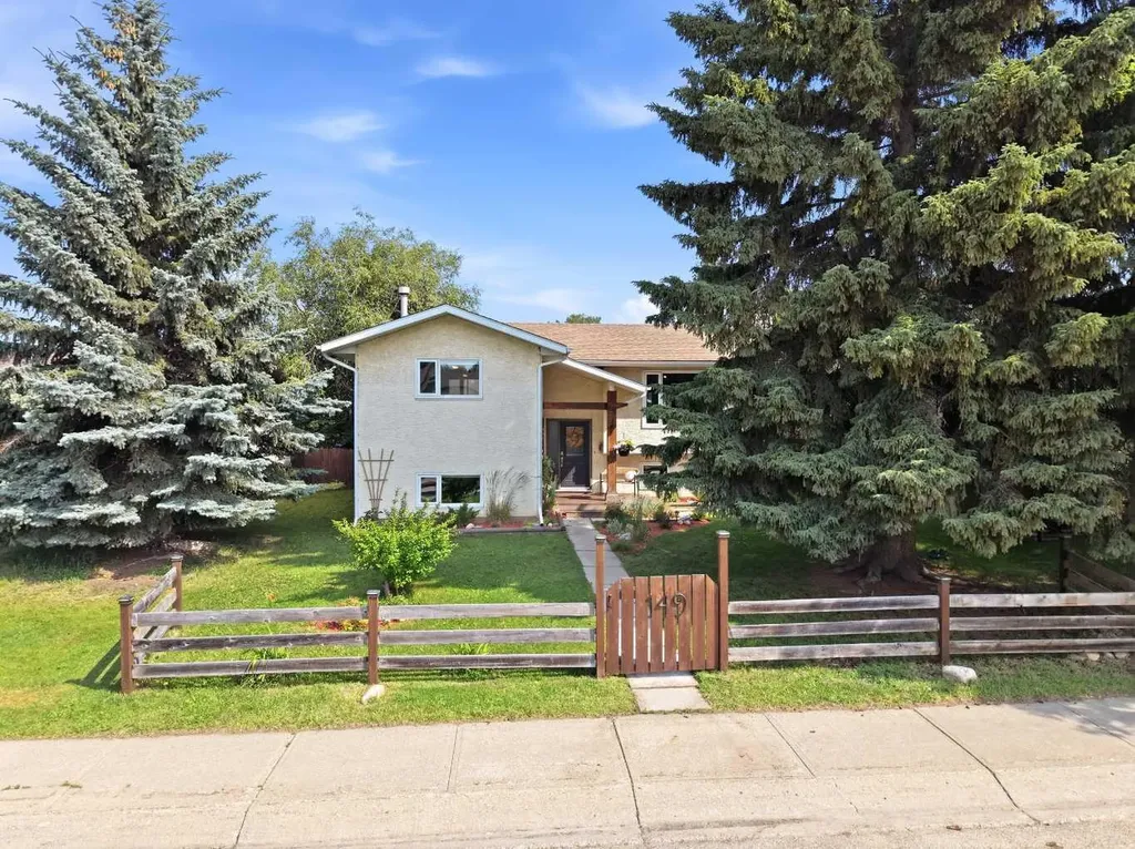 149 Mcdougall Crescent Red Deer AB T4R 1T2