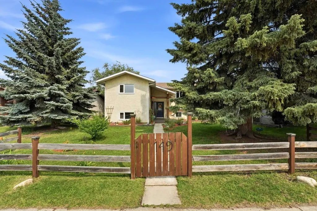 149 Mcdougall Crescent Red Deer AB T4R 1T2