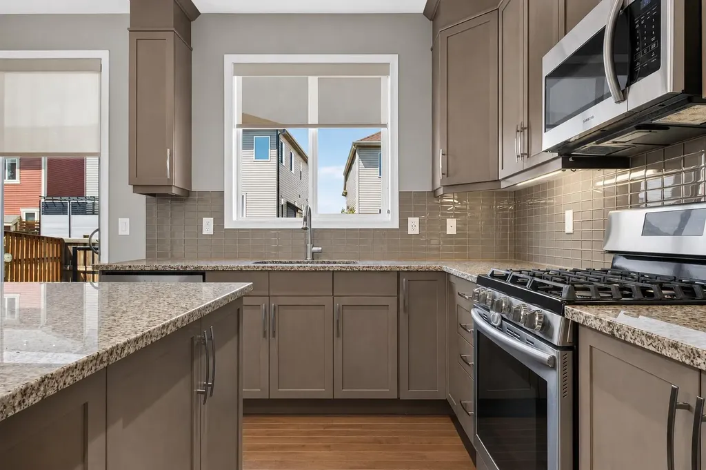 150 Osborne Rise SW Airdrie AB T4B 4A3