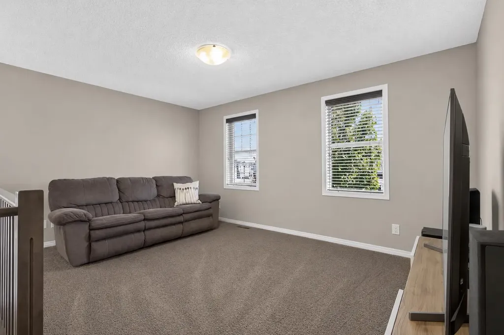 150 Osborne Rise SW Airdrie AB T4B 4A3
