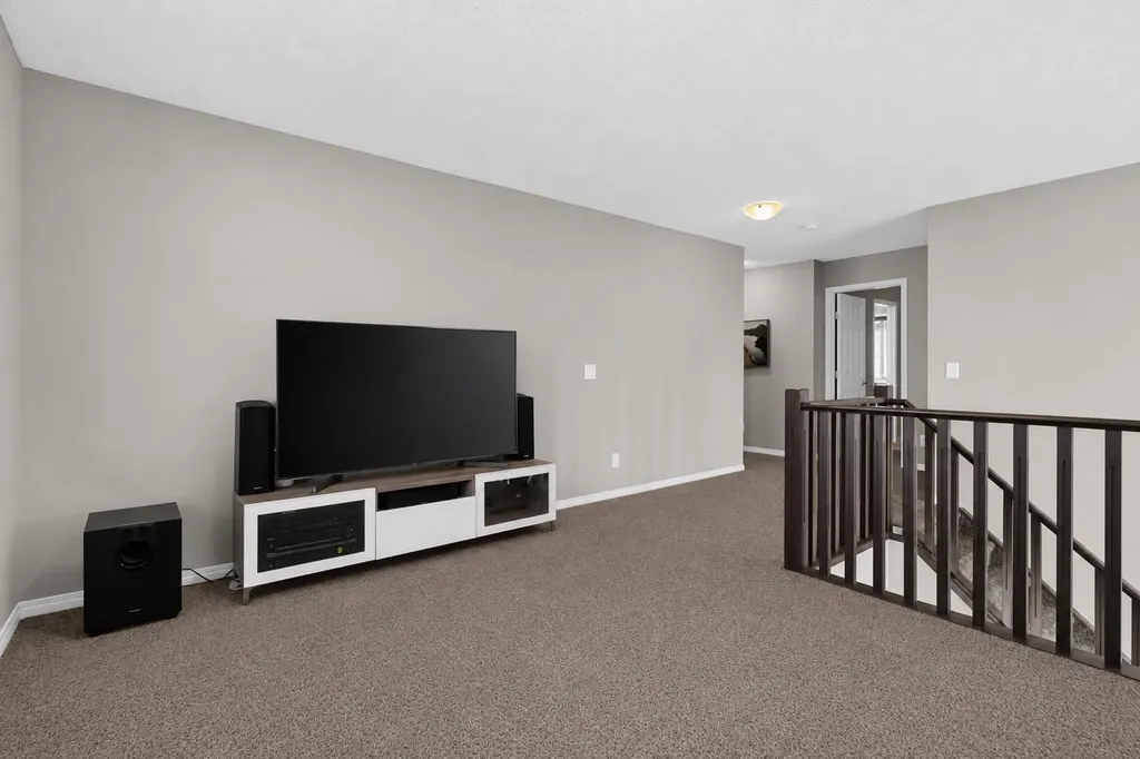 150 Osborne Rise SW Airdrie AB T4B 4A3