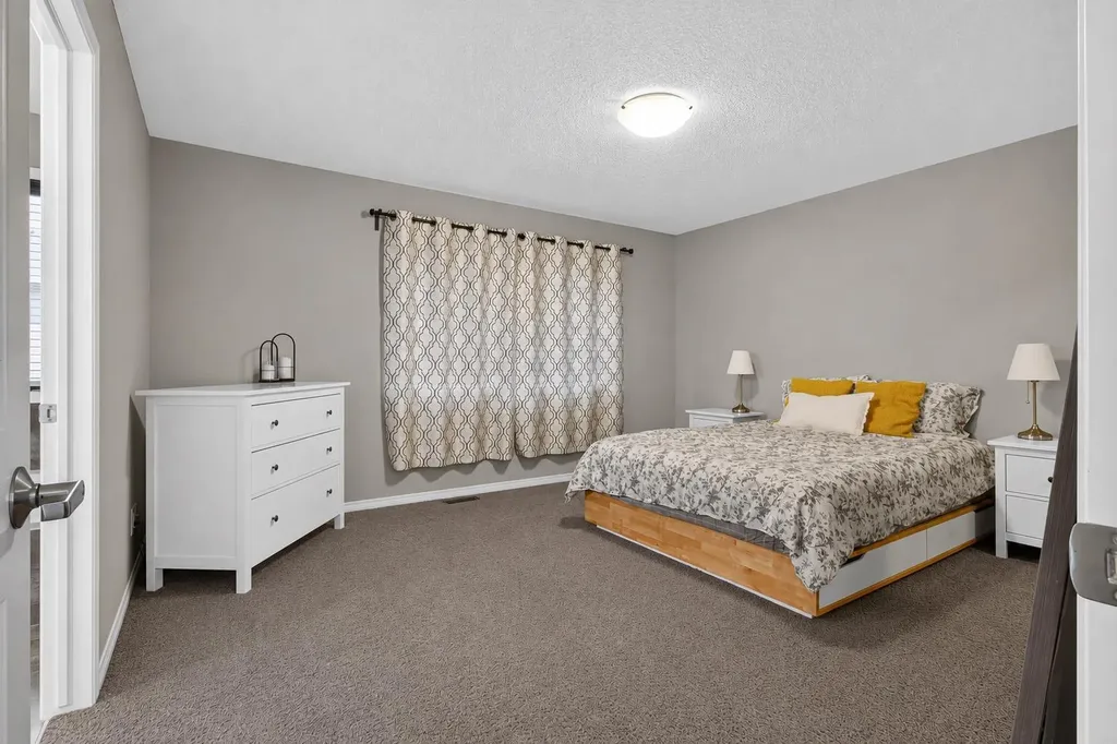 150 Osborne Rise SW Airdrie AB T4B 4A3