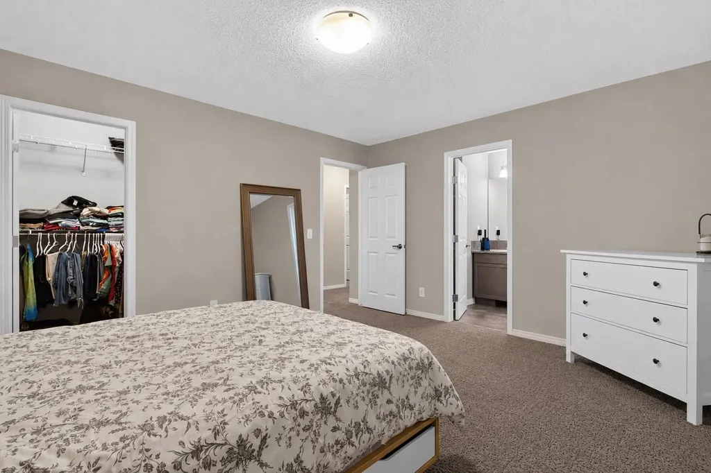 150 Osborne Rise SW Airdrie AB T4B 4A3