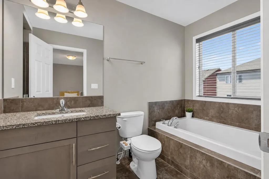 150 Osborne Rise SW Airdrie AB T4B 4A3
