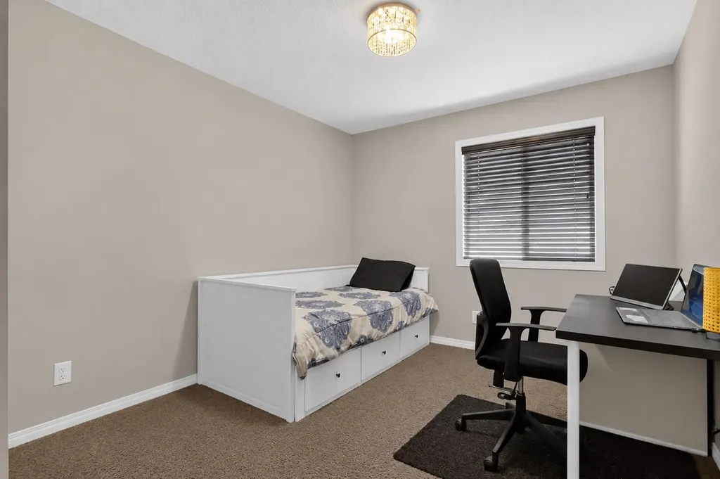 150 Osborne Rise SW Airdrie AB T4B 4A3